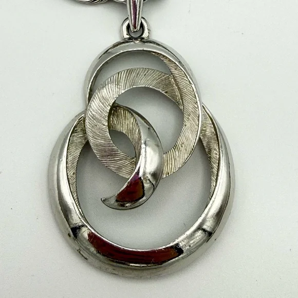 Vintage 1960s Crown Trifari Swirl Pendant Necklace - Picture 3 of 8